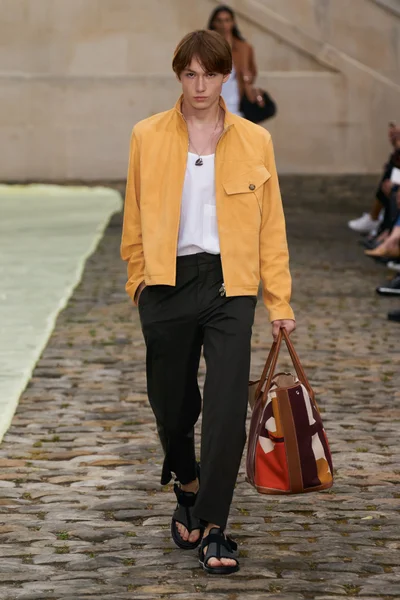 Look 12